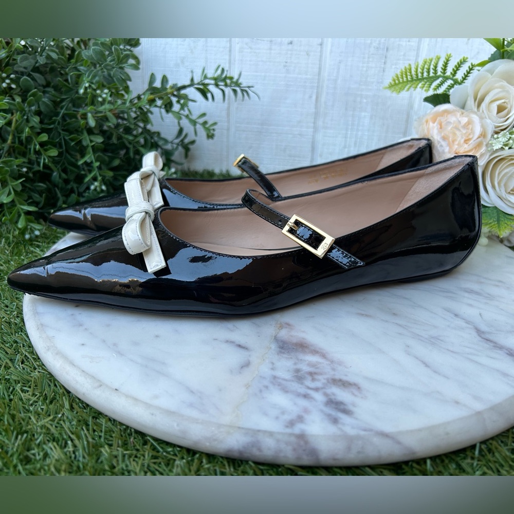 STUART WEITZMAN FELICITY MARY JANE
FLAT in BLACK/CREAM Sz 10 gently used
$425 - Picture 12 of 16